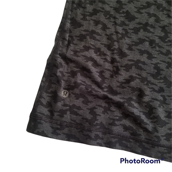 LULULEMON 5 Year Basic Short Sleeve T-shirt Camo Black Gray - Picture 7 of 9